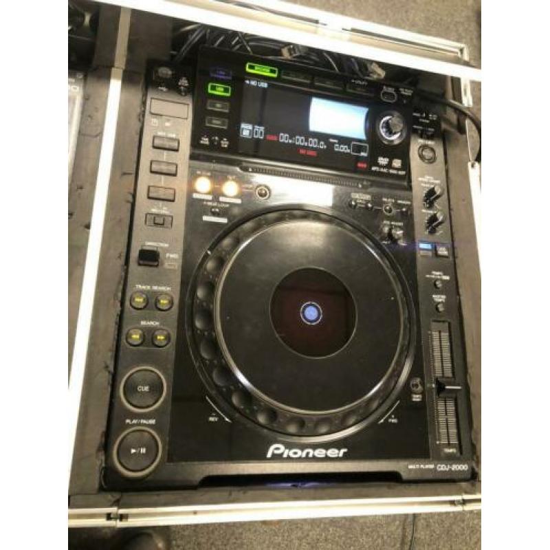 Flightcase met 2 x cdj2000 en 1x djm800 zeer netjes