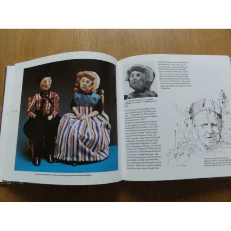 antieke poppenklederdracht