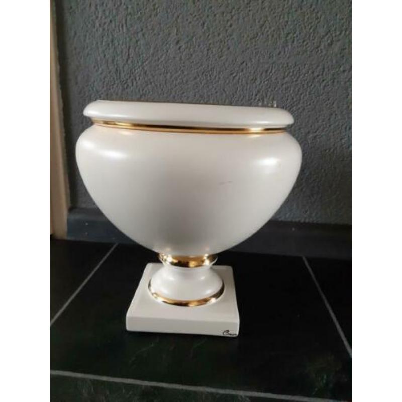 Vaas creme kleur met 24K merk:Bosa