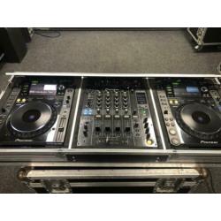 Flightcase met 2 x cdj2000 en 1x djm800 zeer netjes