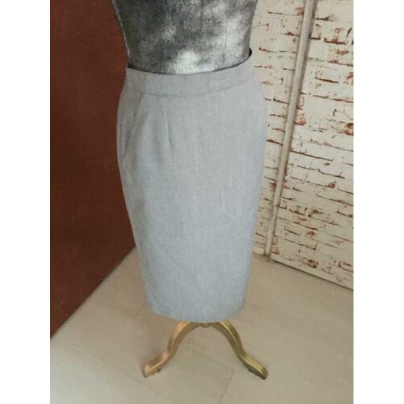 Licht grijze classic rok maat 38