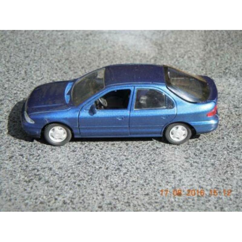 Ford Mondeo hatchback 5 deurs. Model van het merk gama .