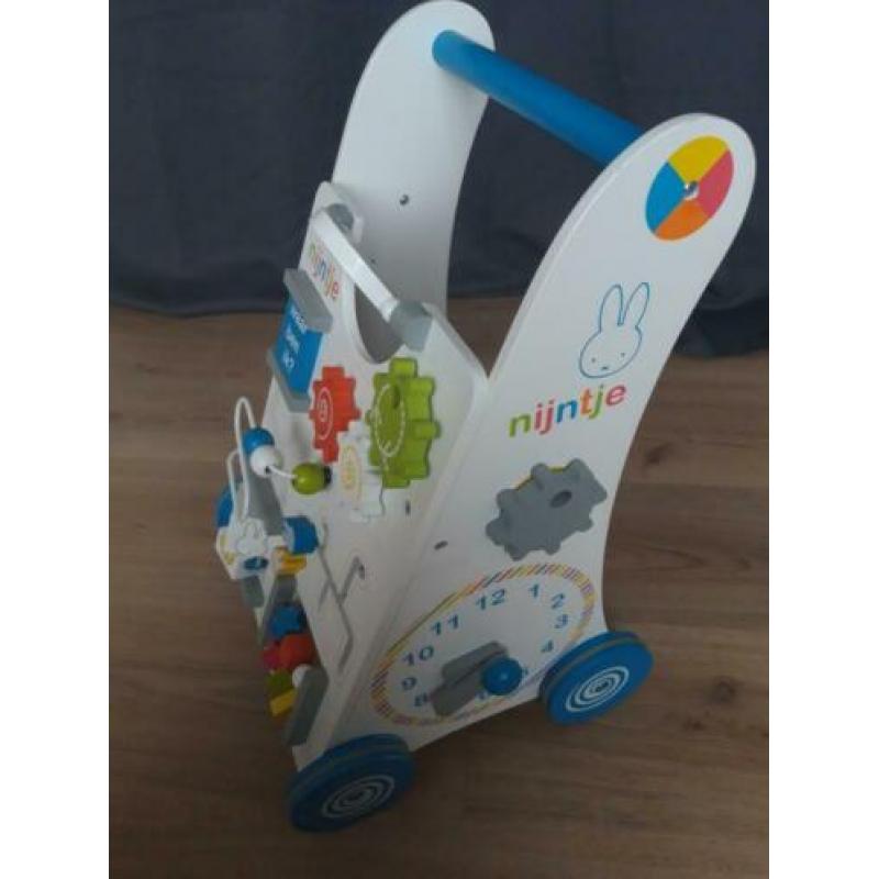 Nijntje houten loopwagen