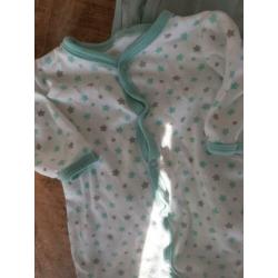 3x pyjama / boxpakje €2 met voetjes