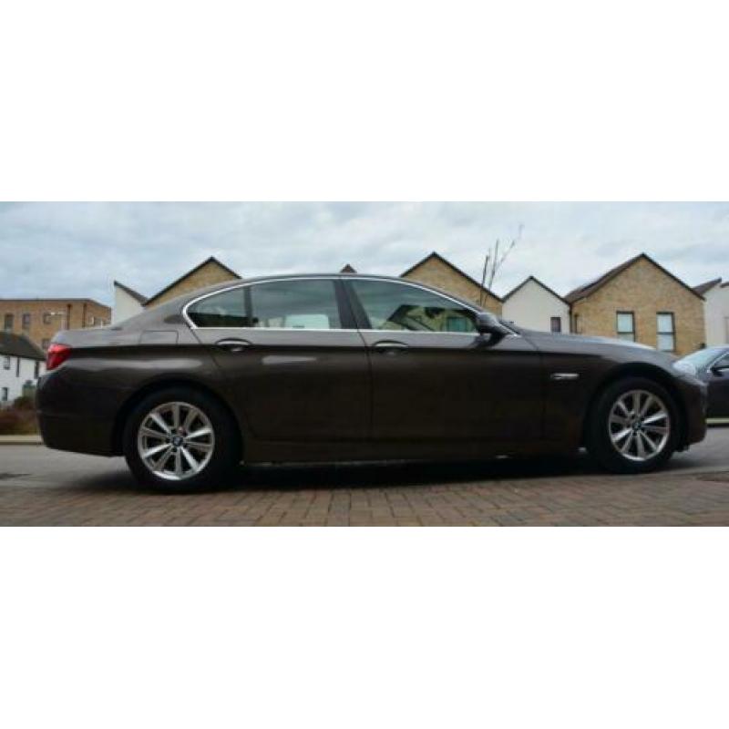 BMW 5-SERIES 520i Upgrade AUTOMAT | NAVI, PDC, CAMERA