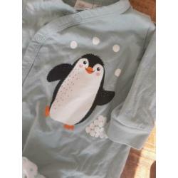3x pyjama / boxpakje €2 met voetjes