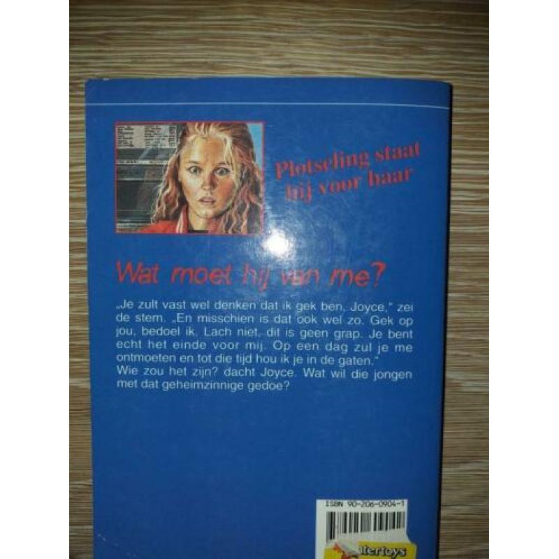 Jeugdpocket thrillers van.uitgeverij kluitman
