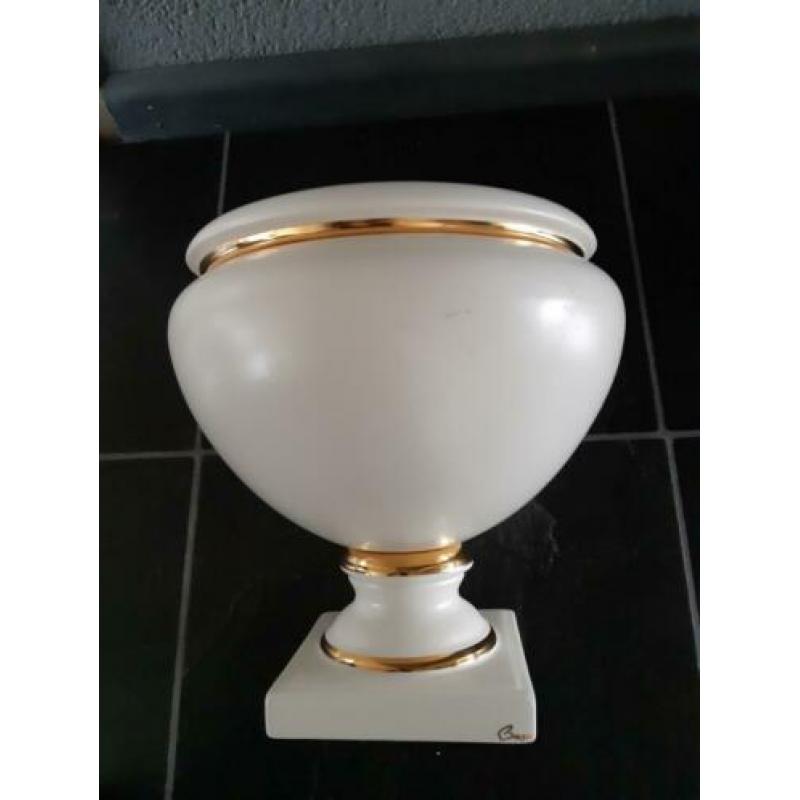 Vaas creme kleur met 24K merk:Bosa