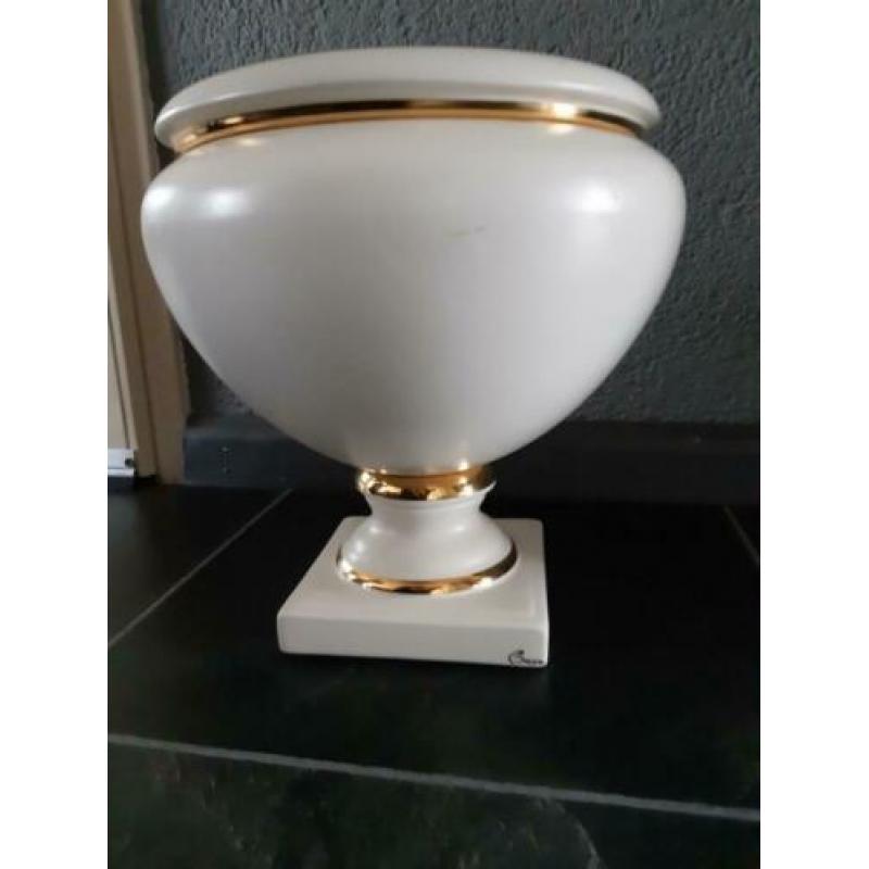 Vaas creme kleur met 24K merk:Bosa