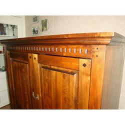 Bruine notenhouten tv-kast