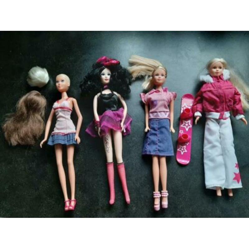 4 Simba barbie's. Monster, met 2 pruiken, Mickey Mouse