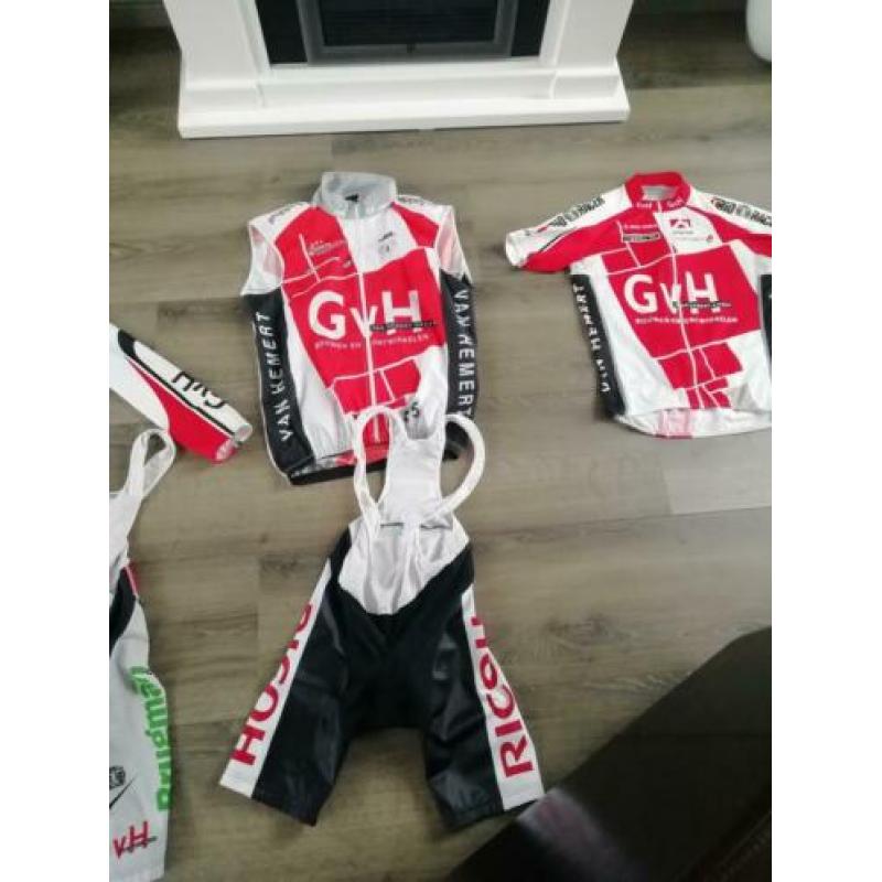 Complete set Fietskleding maat M kleuren rood zwart wit