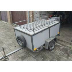 Gesloten bagage / gereedschap aanhangwagen met reserve wiel