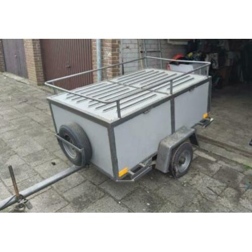 Gesloten bagage / gereedschap aanhangwagen met reserve wiel