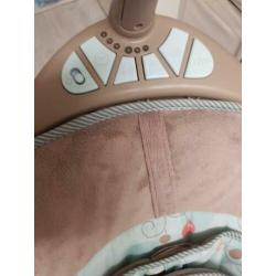 Baby schommel massage stoel.