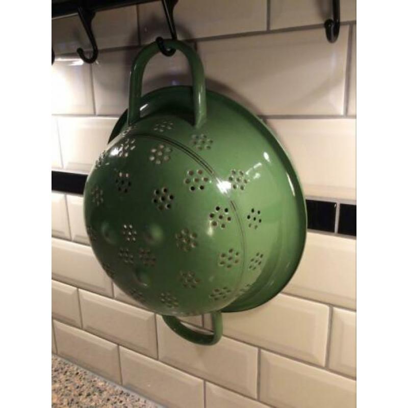 MOOI reseda groen vergiet met biezen