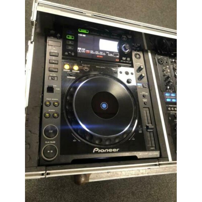 Flightcase met 2 x cdj2000 en 1x djm800 zeer netjes