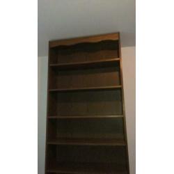 Eiken boekenkast