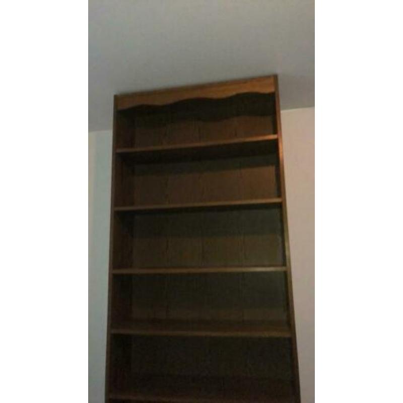 Eiken boekenkast