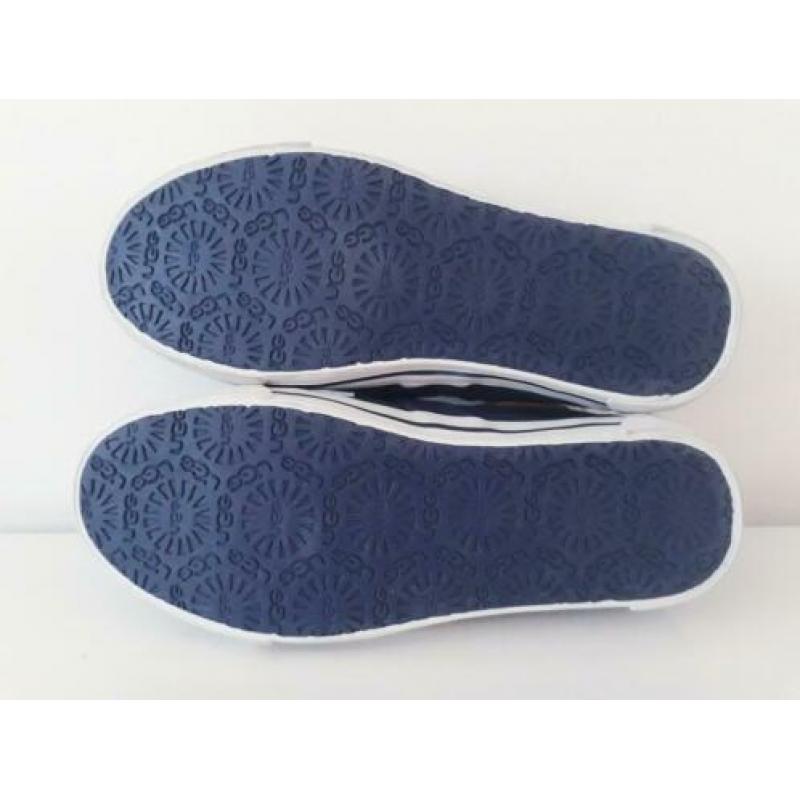 Ugg's navy blauwe sneakers maat 32 schoenen bootschoenen