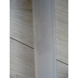Nw basic rolgordijn zandkleur 80x175 €10.00 Leen Bakker.