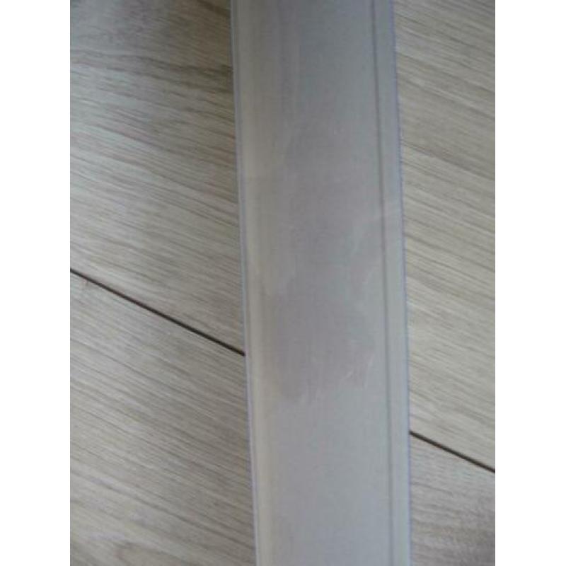 Nw basic rolgordijn zandkleur 80x175 €10.00 Leen Bakker.