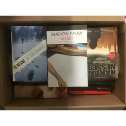 9 dozen vol met mooie boeken, ong. 250 boeken