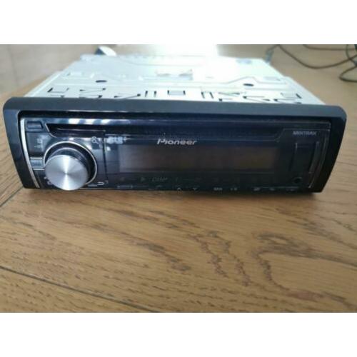 Pioneer radio met usb en DAB