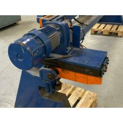 Decoiler en kraalmachine voor het maken van dakgoten