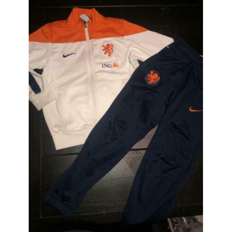 Nike/trainingspak /maat 128