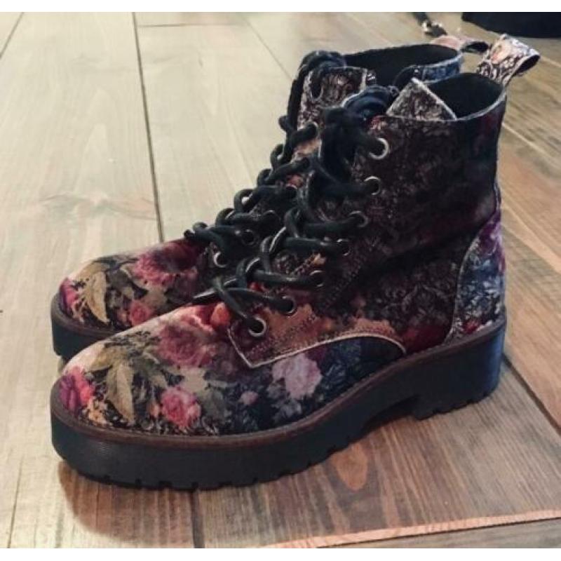 Z.G.A.N. Maat 37, Velvet boots met bloemen, stevige zool