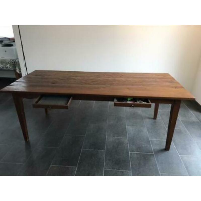 Eettafel Koloniale 2,25 m1 lang met 6 gratis stoelen.
