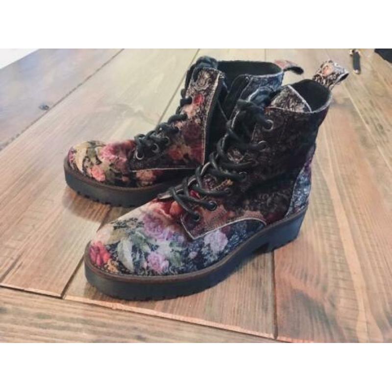 Z.G.A.N. Maat 37, Velvet boots met bloemen, stevige zool