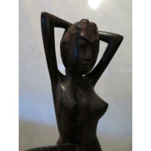 mooi vrouwen beeldje uit coromandel hout gesneden 18/9 cm