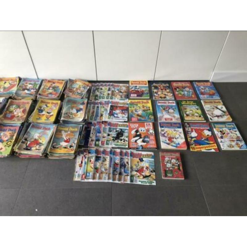 Donald duck. Heel veel! Vakantieboek, weekblad etc