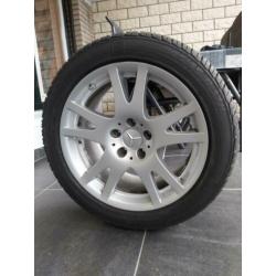 Orginele Mercedes breedset velgen met nieuwe winterbanden
