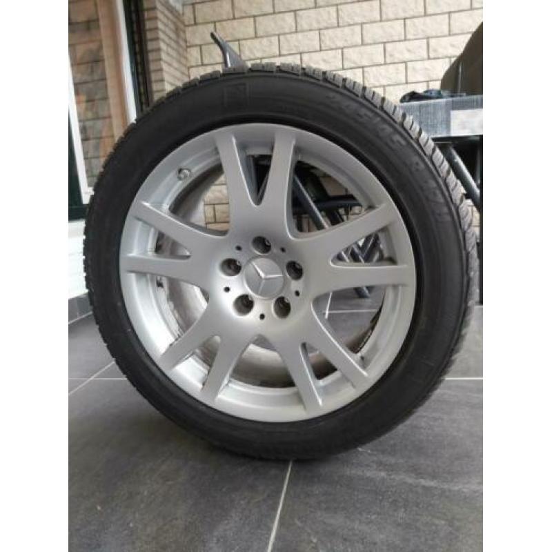 Orginele Mercedes breedset velgen met nieuwe winterbanden