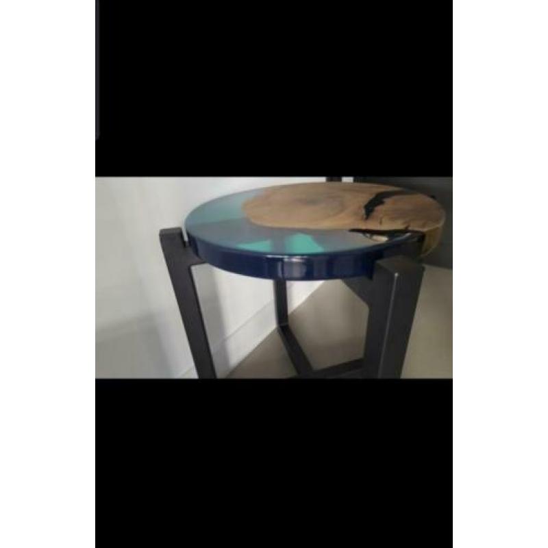Groen EPOXY design bijzettafel EPOXY met walnoot eiken