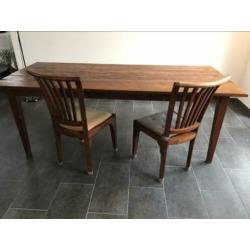 Eettafel Koloniale 2,25 m1 lang met 6 gratis stoelen.