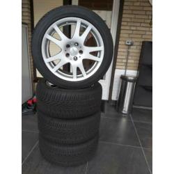 Orginele Mercedes breedset velgen met nieuwe winterbanden