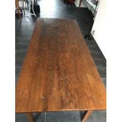 Eettafel Koloniale 2,25 m1 lang met 6 gratis stoelen.