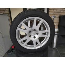 Orginele Mercedes breedset velgen met nieuwe winterbanden