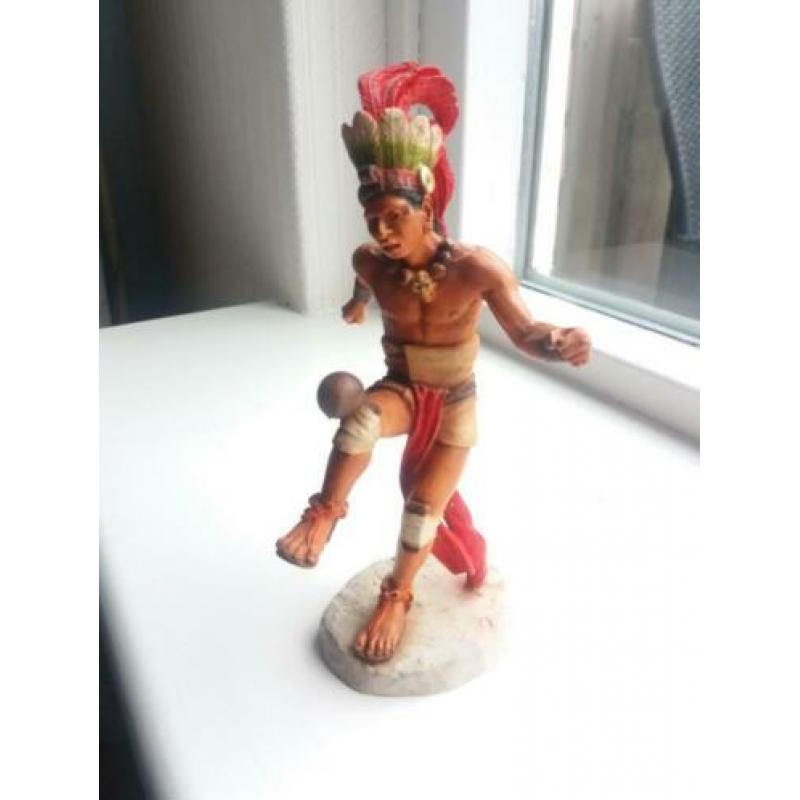 Castagna beeldje. SPORTENDE INDIAAN.