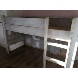 Steigerhouten hoogslaper