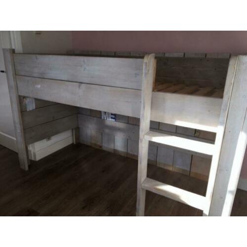 Steigerhouten hoogslaper