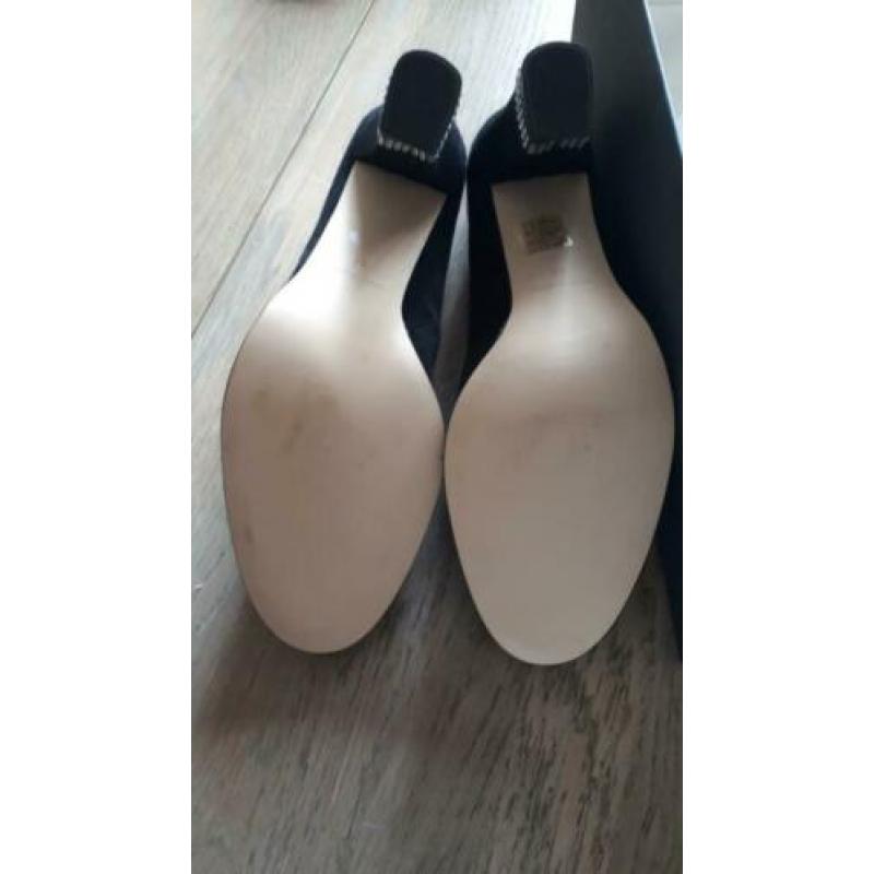 284.. nieuwe zwarte pumps maat 41