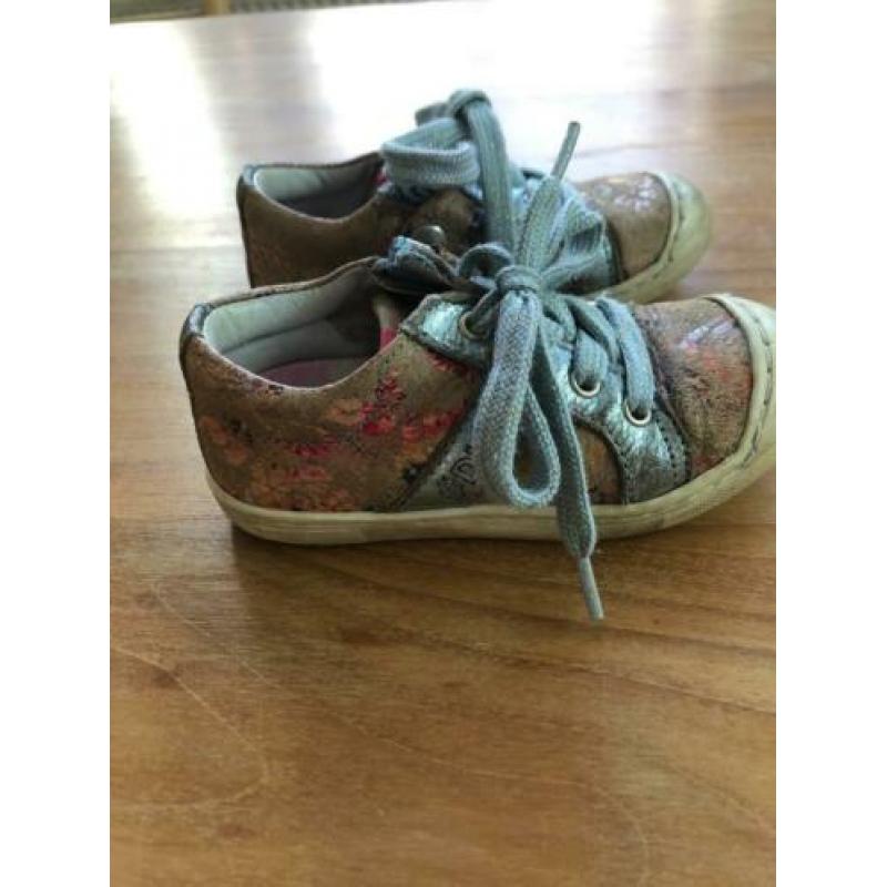 Leuke schoenen voor een meisje van Develab maat 24