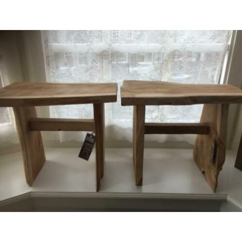 2 Prachtige teak krukjes, bijzet tafeltjes, planten tafeltje