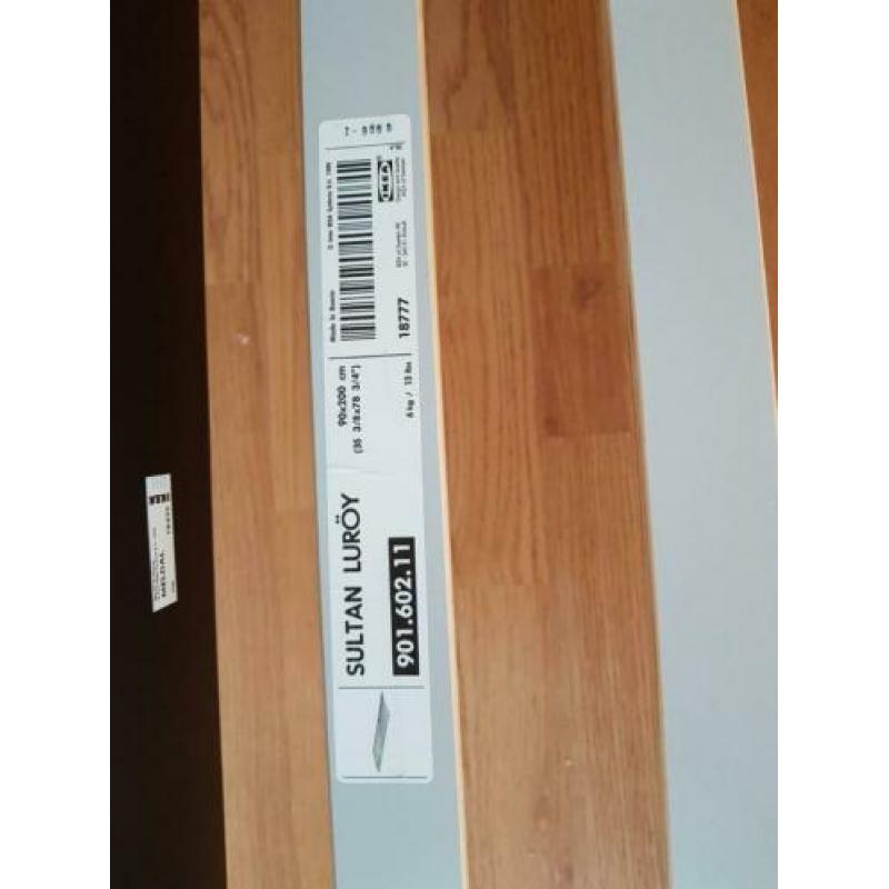 IKEA meiden bed . Inclusief matras lattenbodem sierkussens