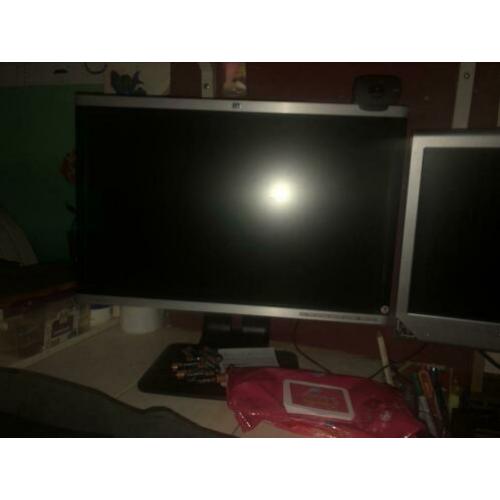 3x 22 inc monitoren
